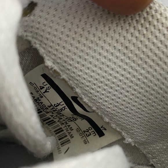 White Classic Nike Air Forces - Decent condition - Size 4Y - Picture 5 of 5